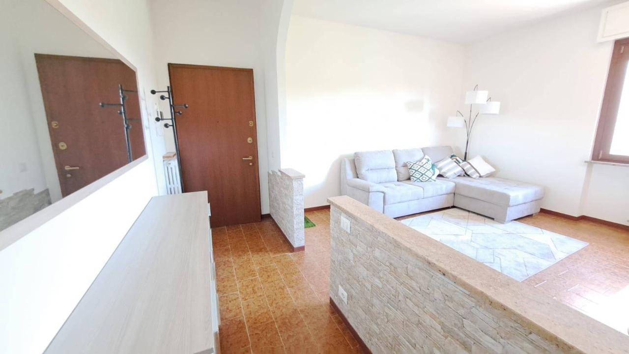 appartamento in vendita a Sumirago in zona Caidate