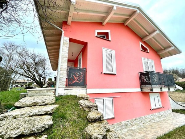 casa indipendente in vendita a Sumirago