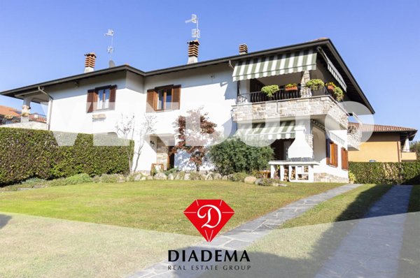 casa indipendente in vendita a Sumirago in zona Albusciago