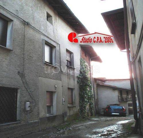 appartamento in vendita a Sumirago in zona Menzago