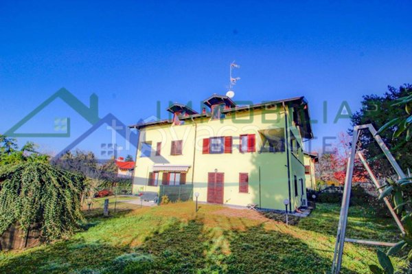 appartamento in vendita a Sumirago in zona Caidate