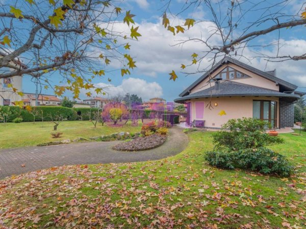casa indipendente in vendita a Sumirago