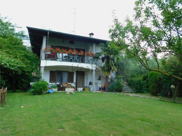 appartamento in vendita a Sumirago in zona Quinzano