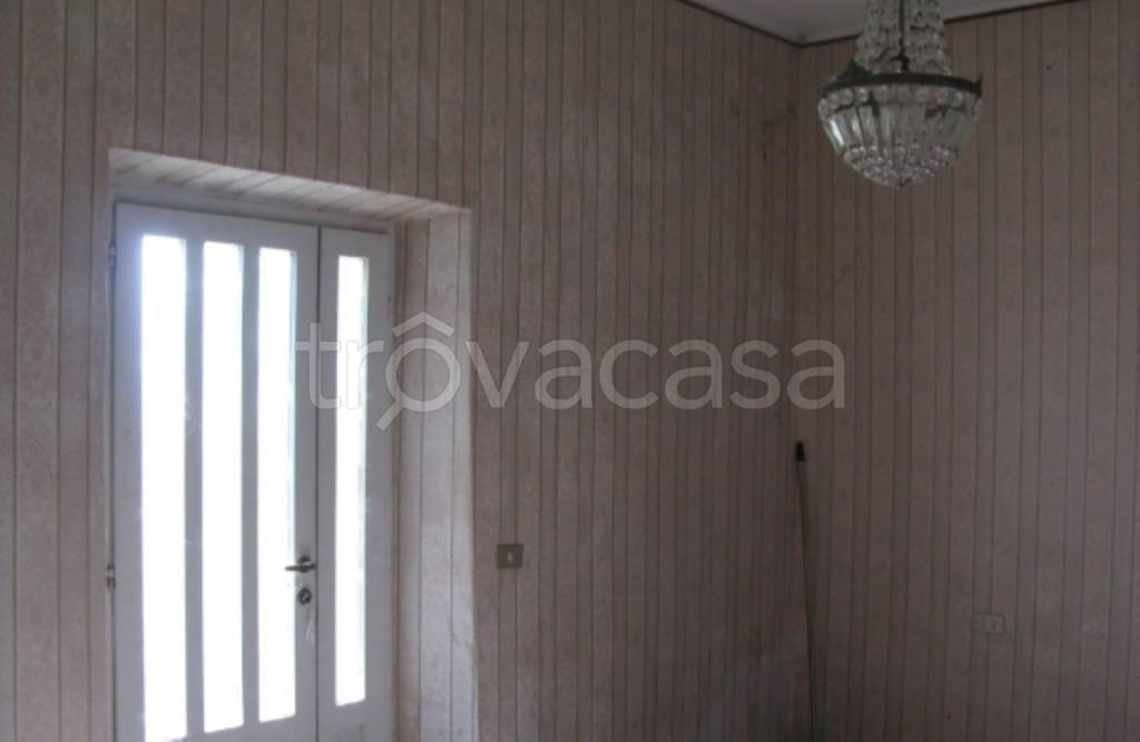 pentavano in vendita a Sumirago in zona Menzago