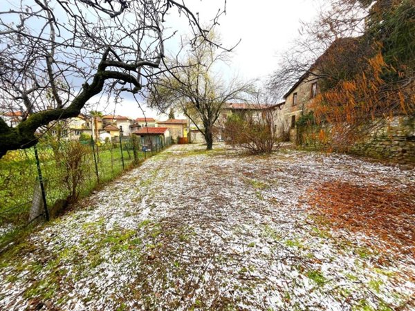 casa indipendente in vendita a Sumirago in zona Menzago