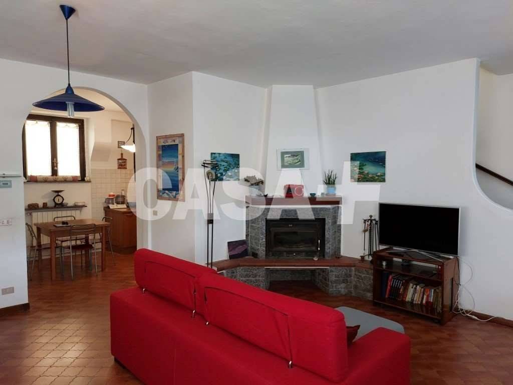 casa indipendente in vendita a Sumirago in zona Menzago