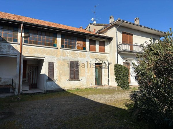 appartamento in vendita a Sumirago in zona Caidate