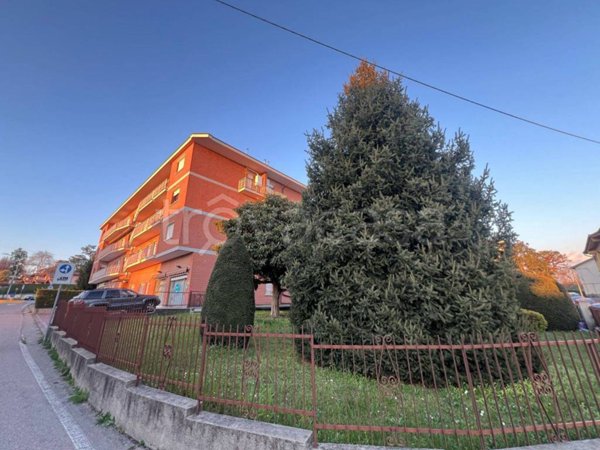 appartamento in vendita a Sumirago in zona Albusciago