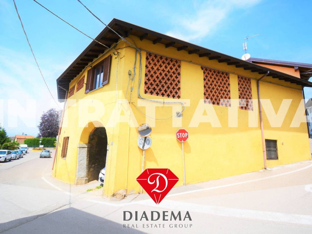 appartamento in vendita a Sumirago in zona Albusciago