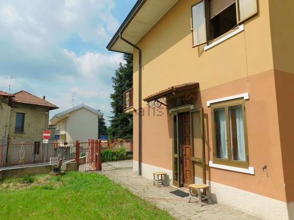 casa indipendente in vendita a Sumirago in zona Quinzano