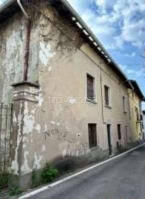casa semindipendente in vendita a Sumirago in zona Menzago