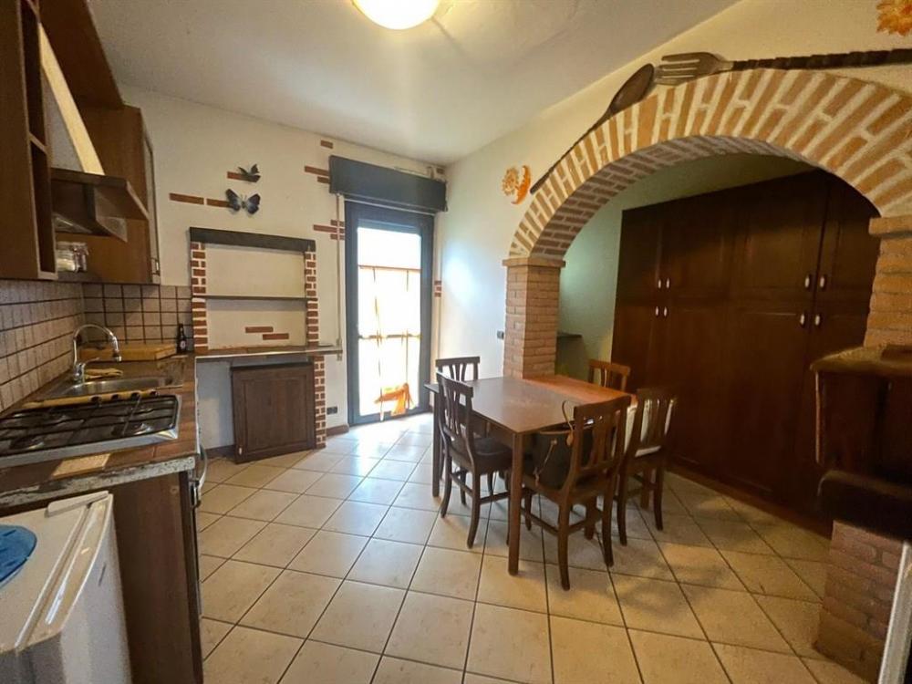 appartamento in vendita a Sumirago in zona Albusciago