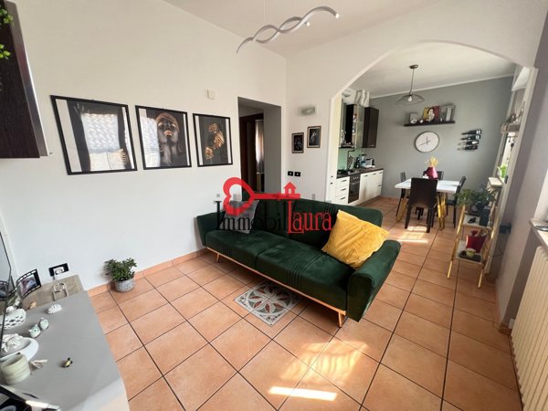 appartamento in vendita a Sumirago in zona Caidate