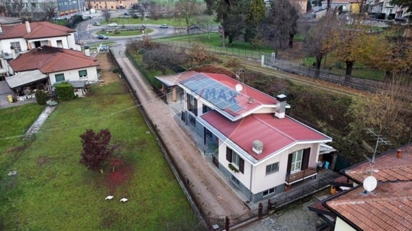 casa indipendente in vendita a Sumirago