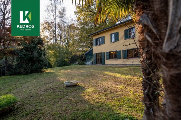 casa indipendente in vendita a Sumirago in zona Caidate