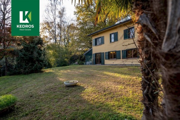 casa indipendente in vendita a Sumirago in zona Caidate