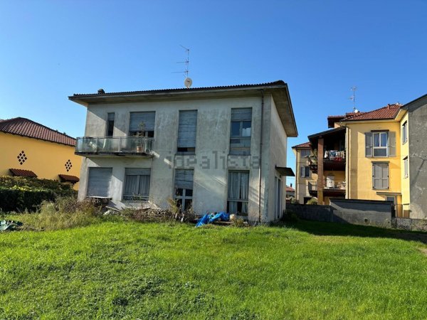 casa indipendente in vendita a Sumirago