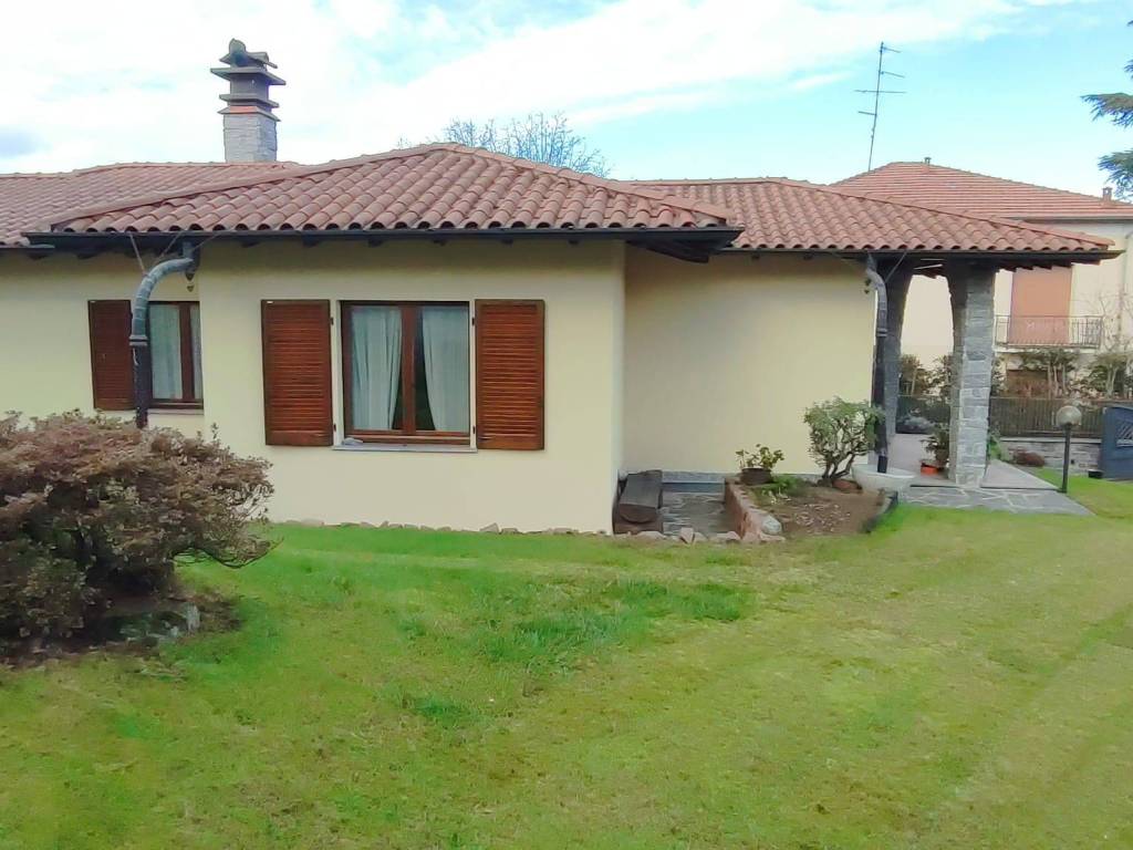 casa indipendente in vendita a Sumirago
