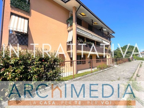 appartamento in vendita a Sumirago in zona Albusciago
