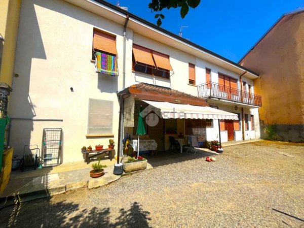 appartamento in vendita a Sumirago in zona Quinzano
