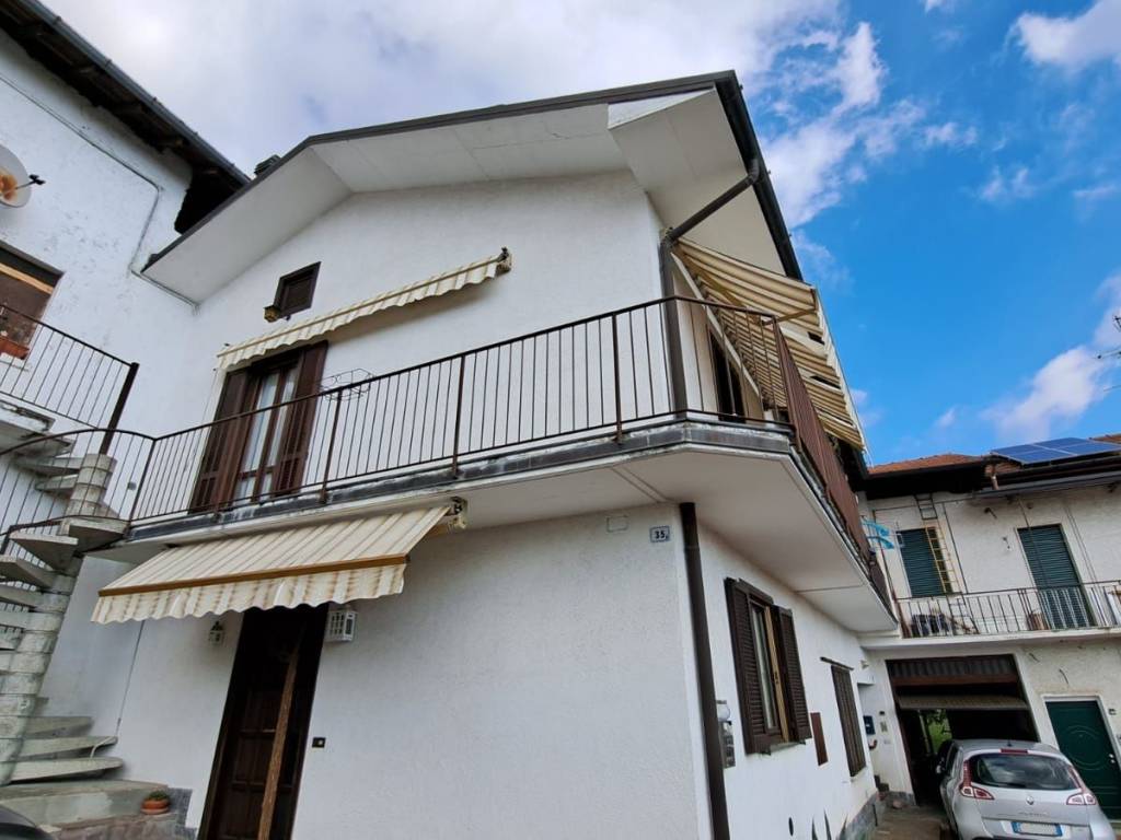 appartamento in vendita a Sumirago in zona Quinzano
