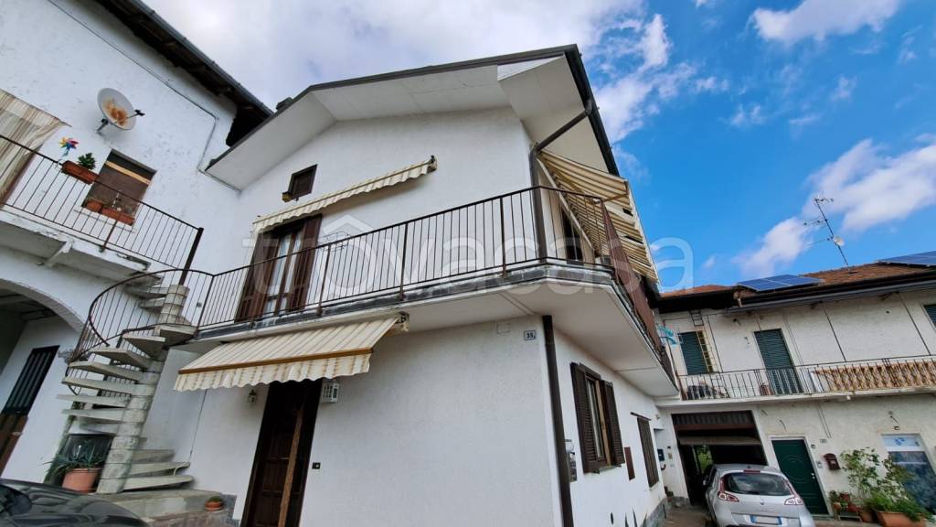 appartamento in vendita a Sumirago in zona Quinzano