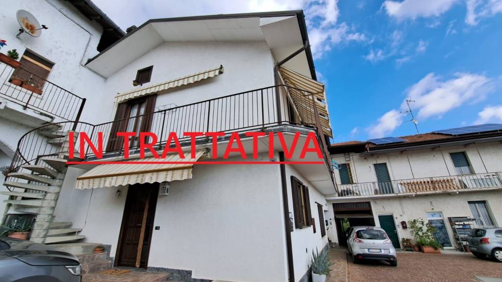 appartamento in vendita a Sumirago in zona Quinzano