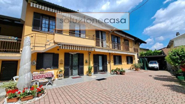 casa indipendente in vendita a Sumirago in zona Quinzano