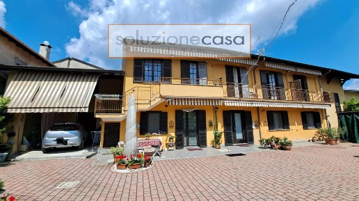 casa indipendente in vendita a Sumirago in zona Quinzano