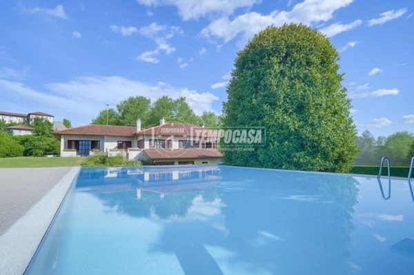 casa indipendente in vendita a Sumirago in zona Caidate