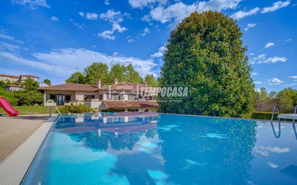 casa indipendente in vendita a Sumirago in zona Caidate