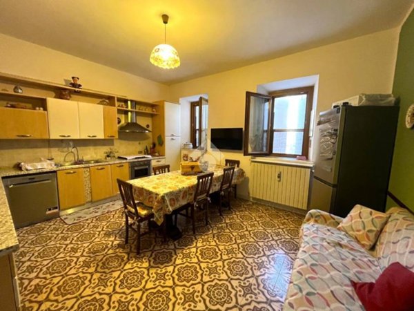 casa indipendente in vendita a Sumirago in zona Quinzano