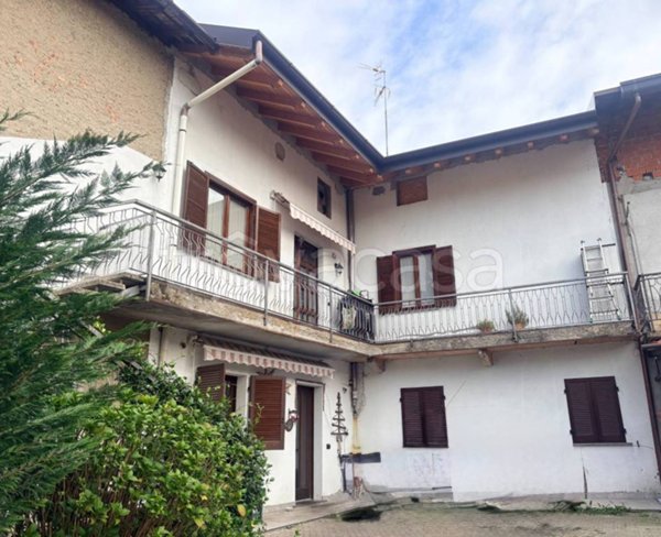 appartamento in vendita a Sumirago in zona Quinzano