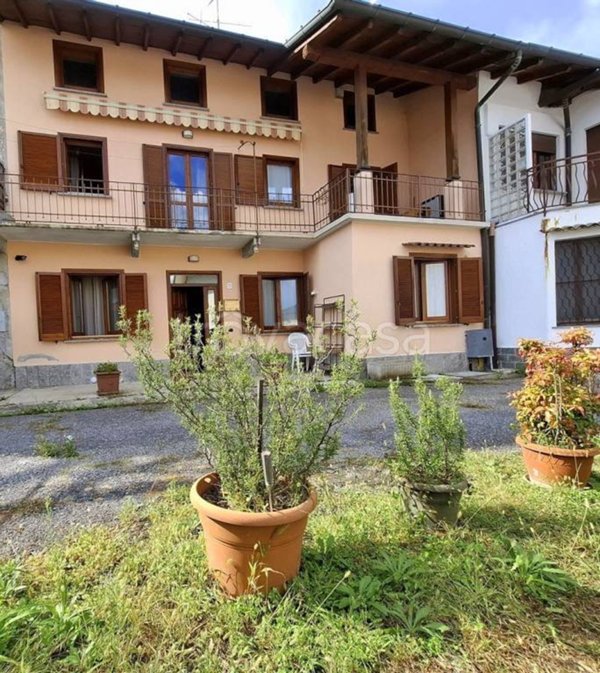 casa indipendente in vendita a Sumirago in zona Caidate