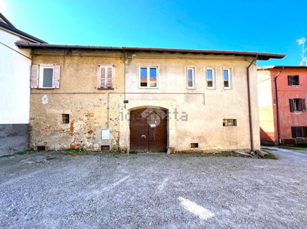 casale in vendita a Sumirago