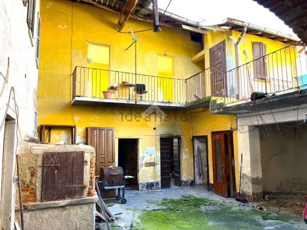casale in vendita a Sumirago in zona Quinzano