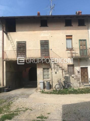 appartamento in vendita a Sumirago in zona Menzago