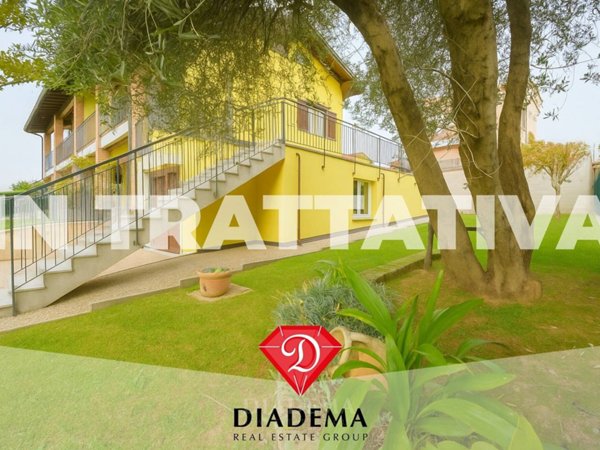 attico in vendita a Sumirago in zona Caidate