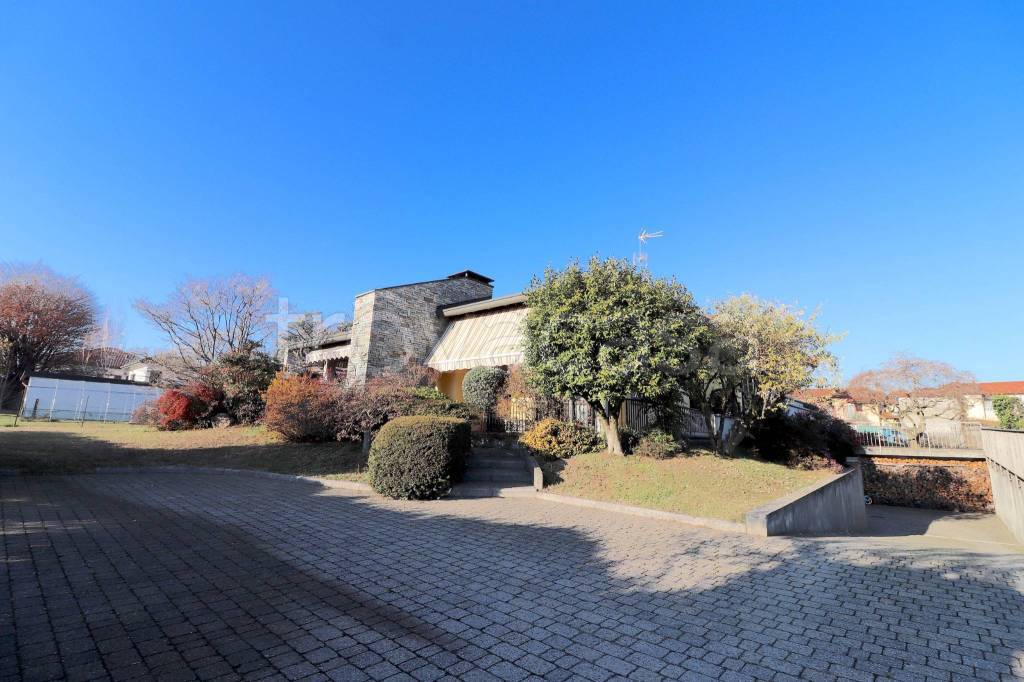 casa indipendente in vendita a Sumirago