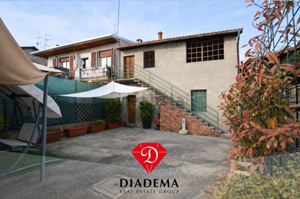 quadrivano in vendita a Sumirago in zona Caidate