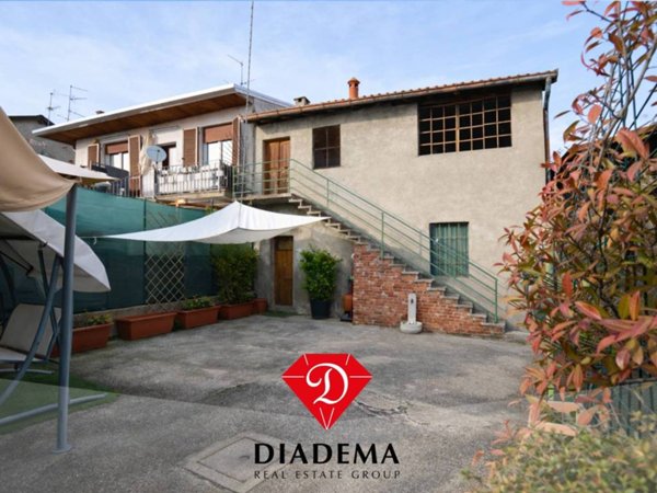 casa indipendente in vendita a Sumirago in zona Caidate