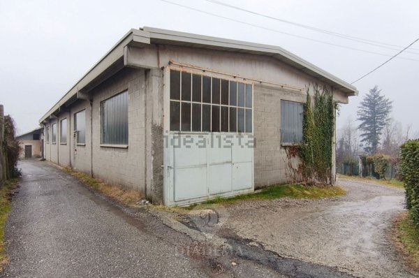 casa semindipendente in vendita a Sumirago in zona Menzago