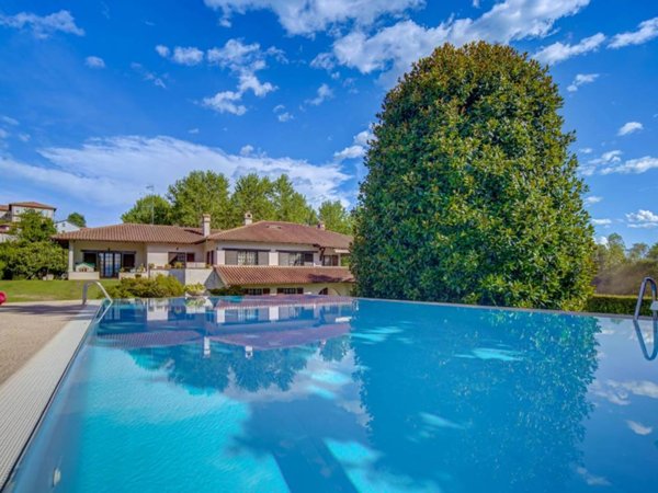 casa indipendente in vendita a Sumirago in zona Caidate