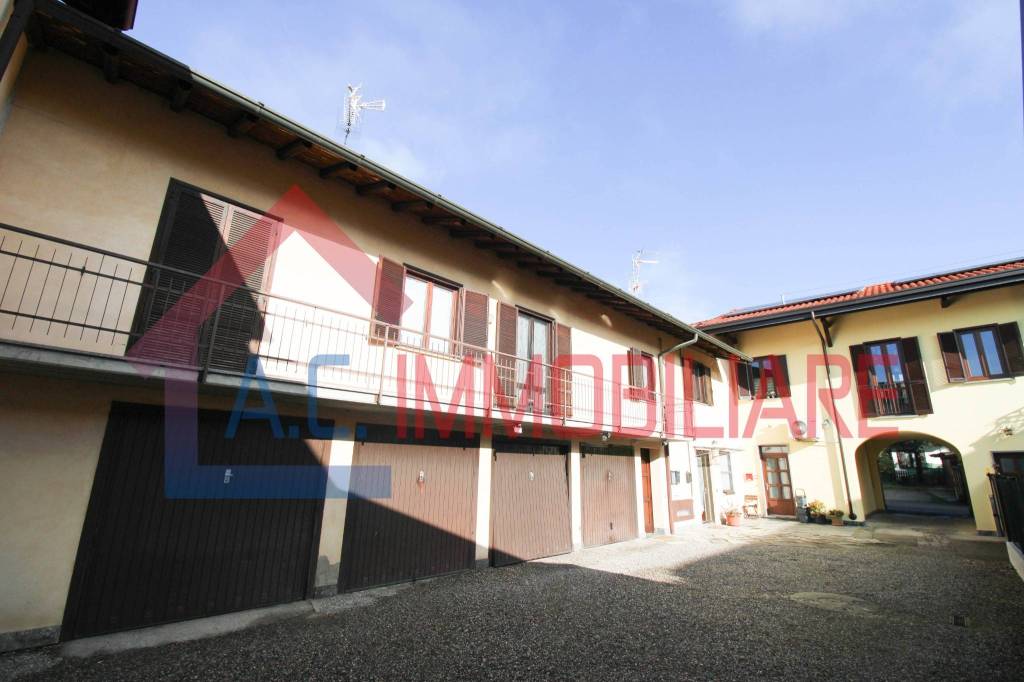 appartamento in vendita a Sumirago in zona Quinzano