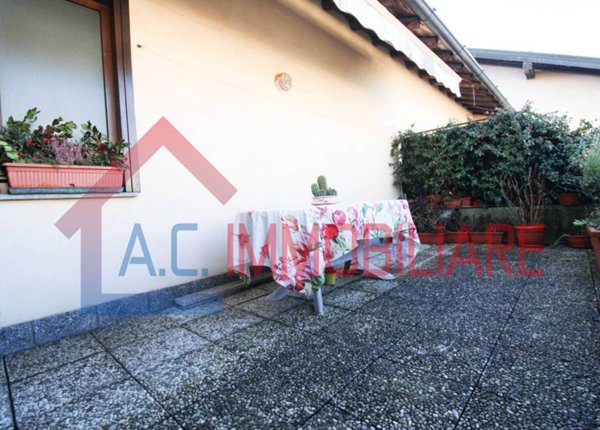 appartamento in vendita a Sumirago in zona Quinzano
