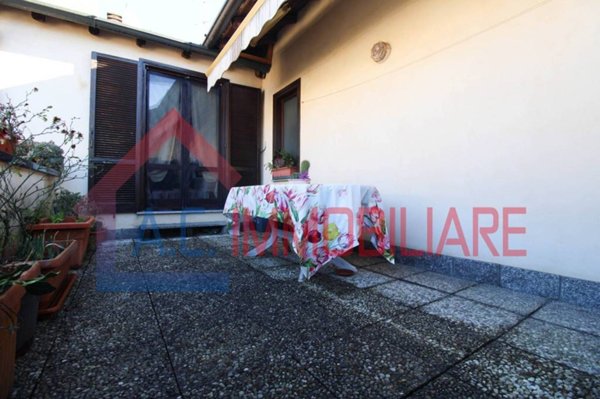 appartamento in vendita a Sumirago in zona Menzago