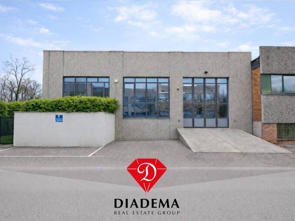 locale commerciale in vendita a Sumirago