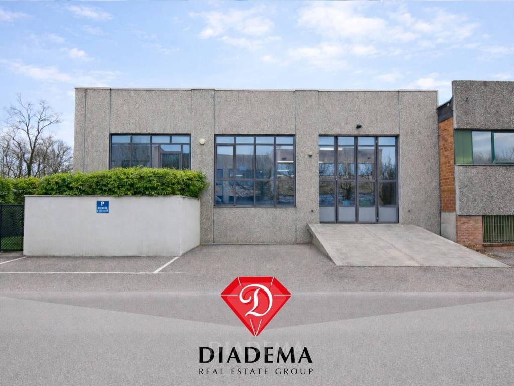 locale commerciale in vendita a Sumirago