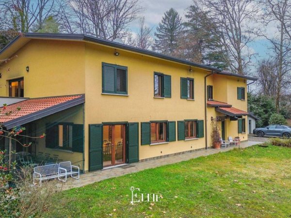 casa indipendente in vendita a Sumirago in zona Caidate