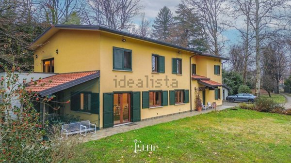 casa indipendente in vendita a Sumirago in zona Caidate